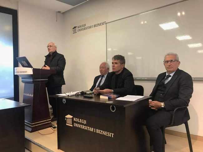 Poeti Demir Gjergji në një veprimtari kulturore (Facebook)