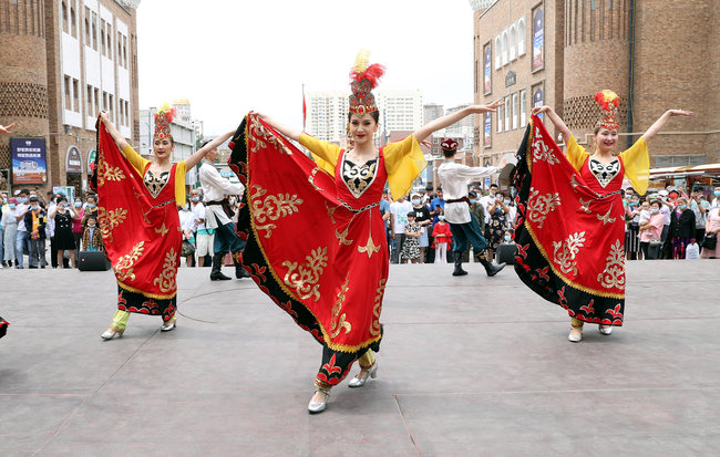 Valltare ujgure në festival, Xinjiang(VCG)