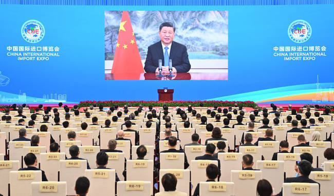 Presidenti kinez Xi Jinping mban një videofjalim në ceremoninë e hapjes së Ekspozitës së 4-t Ndërkombëtare të Importit të Kinës (CIIE )(Foto:Xinhua)