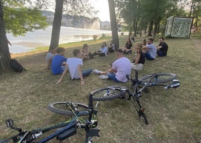 Nje diskutim mbi rëndësinë e biçikletës dhe pse Tiranës i duhet aq shumë një komunitet masiv ciklistësh