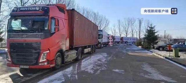Kolona e kamionëve me materialet e ndihmës humanitare kineze arriti në Ukrainë përmes Rumanisë/ CMG