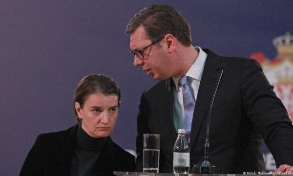Presidenti Vuçiç dhe kryeministrja serbe Bërnabiç (Gazeta Express)