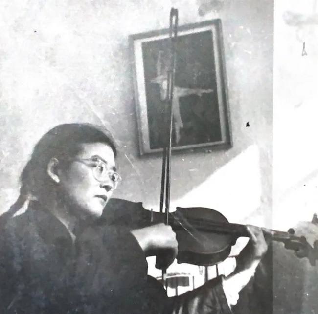 Deng Xiaolan në moshën e re/foto nga "thepaper.cn"