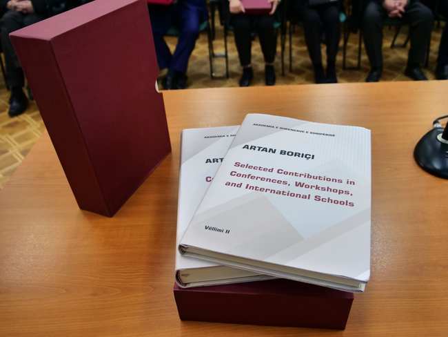 Botimet e prezantuara nga Akademia e Shkencave -foto nga Shkodra web