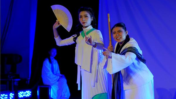 Një pozë nga shfaqja e teatrit të Ding-ut “The New Romance Of The West Chamber”/CGTN