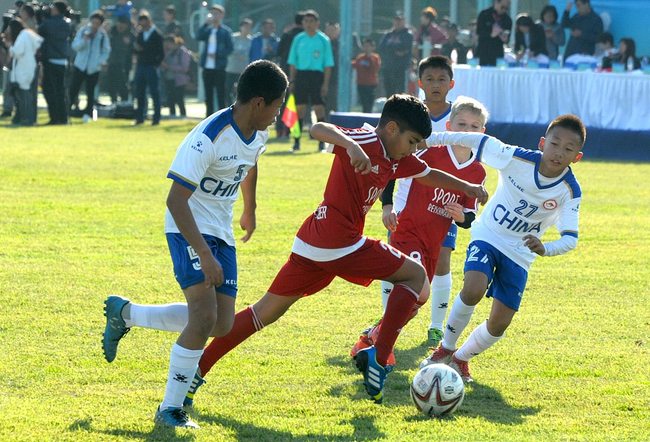 Futbollistët e rinj Kinë-Gjermani në ndeshje miqësore, 27 tetor 2018, qytet Ji'nan Kinë(Foto:VCG) 
