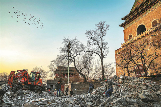 Probíhá rekonstrukční projekt náměstí Zhonggulou (Čung-ku-lou), 8. prosince 2014. [Fotografie: Zhang Jie (Čang Ťie) / deník China Daily]