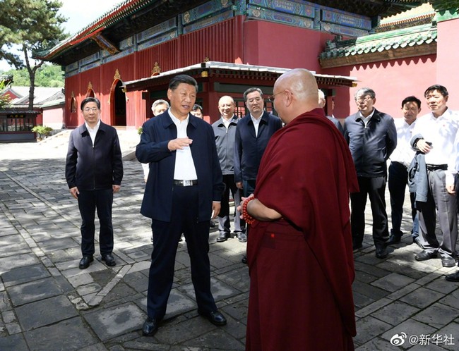 Čínský prezident Xi Jinping na návštěvě slavného buddhistického chrámu Puning ve městě Chengde v provincii Hebei na severu Číny, dne 24. srpna 2021. Fotografie: Tisková agentura Nová Čína / Xinhua