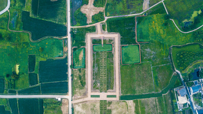 Snímek: Letecký pohled na části archeologického naleziště Liangzhu v okrese Yuhang města Hangzhou, provincie Zhejiang ve východní Číně; 5. července 2019. /VCG 