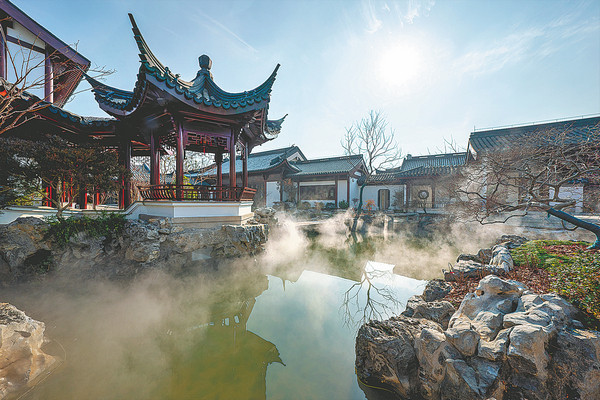 Shenyuan (Šen-jüan), tradiční čínská zahrada v Kulturním parku šanghajského Expo, ukazuje kulturu jižní Číny ve stylu z oblastí na jih od řeky Jang-c´. Fotografie: Gao Erqiang (Kao Er-čchiang) / deník China Daily