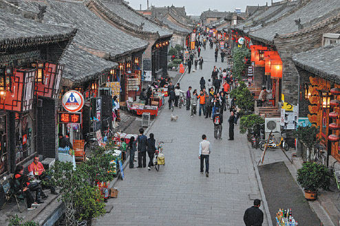 Starobylé město Pingyao (Pching-jao) v čínské provincii Shanxi (Šan-si) se může pochlubit plně zachovaným starým městem. Organizace OSN pro vzdělání, vědu a kulturu (UNESCO) označila Pingyao za nejzachovalejší historický okres v Číně. [Fotografie: Zhan Youbing (Čan Jou-ping) pro deník China Daily]