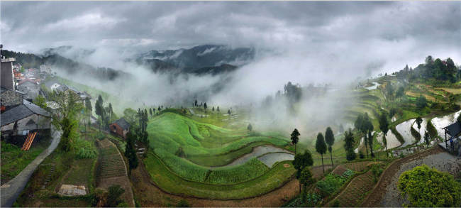 Tato fotografie ukazuje krajinu ve městě Wenzhou (Wen-čou) v provincii Zhejiang ve východní Číně. [Fotografie: Liang Daming (Liang Ta-ming) / cpanet.org.cn]