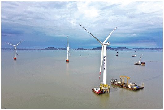 Die Offshore-Windkraftanlage im Offshore-Windpark Fuqing in der Haitan-Meerenge in der südostchinesischen Provinz Fujian. (Ein Drohnenfoto vom 28. Mai von Jiang Kehong/Xinhua)