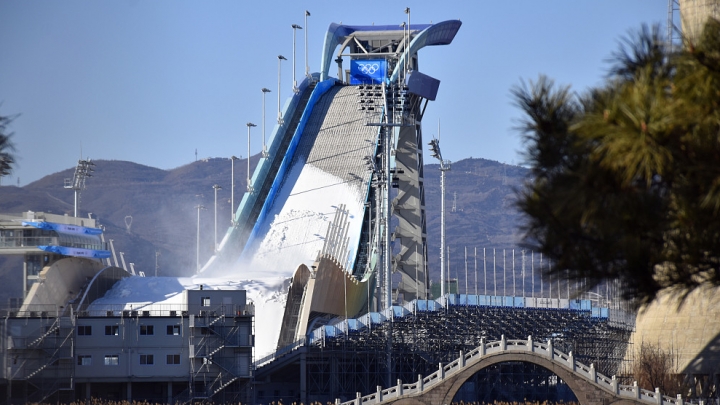 Beijing: Skisprungturm Im Shougang-Park