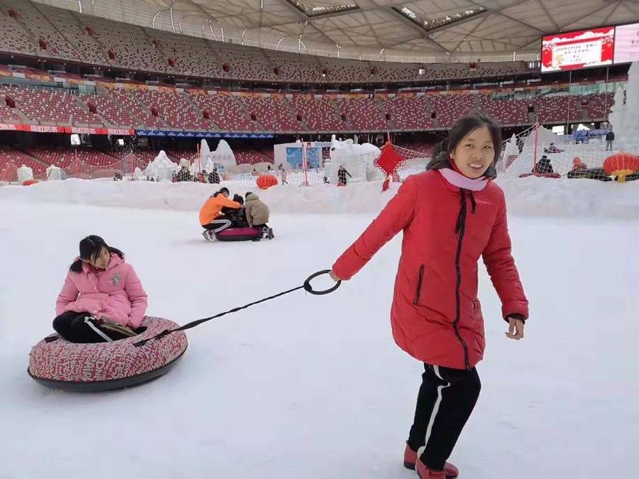 Keyi(rechts) und ihre Schwester