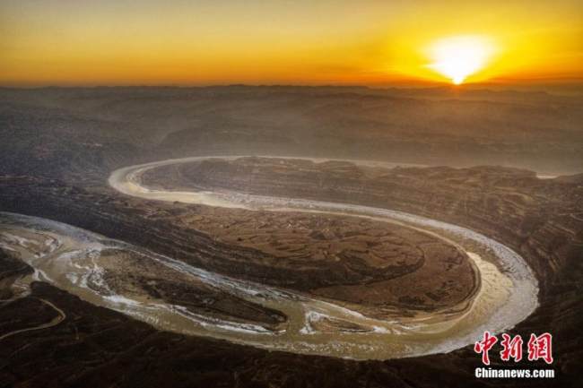 Αεροφωτογραφία δείχνει τον κόλπο Τσιανκούν του Κίτρινου Ποταμού (黄河huánghé) στο Γκεντί της κομητείας Γιονγκχέ, της επαρχίας Σανσί της βόρειας Κίνας. (Φωτογραφία/VCG)