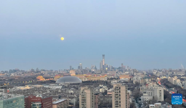 Η θέα της πόλης στο Πεκίνο, πρωτεύουσα της Κίνας, 16 Φεβρουαρίου 2022. (Xinhua/Tian Chenxu)