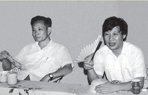 Στις 19 Ιουλίου 1989, ο Σι Τζινπίνγκ, τότε γραμματέας της Νομαρχιακής Επιτροπής του ΚΚΚ στην Νινγκντέ, πήγε στην κωμόπολη Σιαντάνγκ για έρευνα και πραγματοποίησε μια συνάντηση για εργασίες. (φωτογραφία αρχείου)