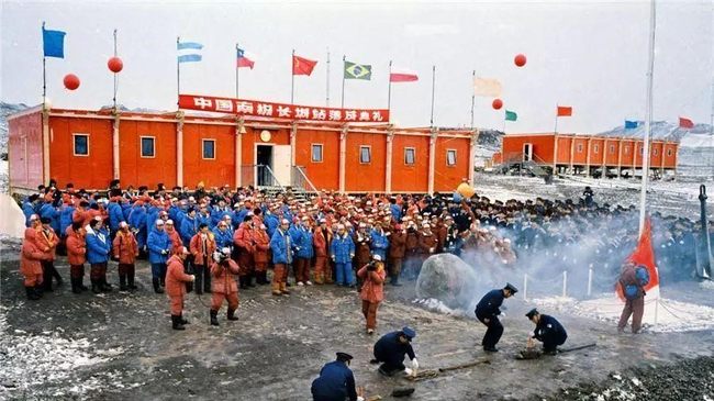 20 febbraio 1985: cerimonia di inaugurazione della stazione Grande Muraglia in Antartide 