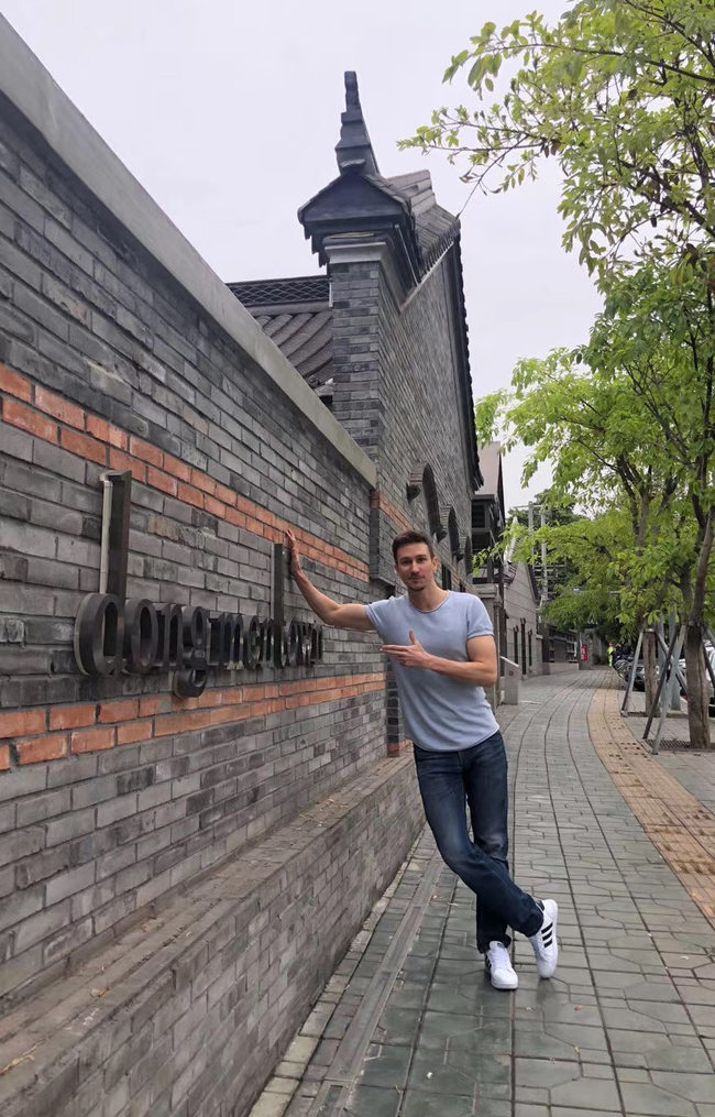 „Dezvoltarea Chinei îmi aduce surprize plăcute în fiecare zi”