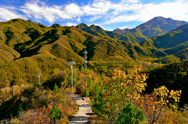 Satul Xidamo, îmbrățișat de culorile toamnei