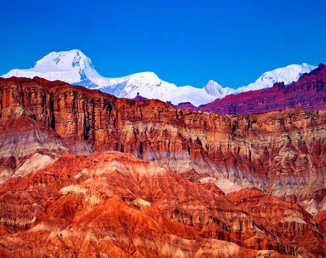 Trei obiective turistice din China care te vor lăsa cu gura căscată Trei obiective turistice din China care te vor lăsa cu gura căscată