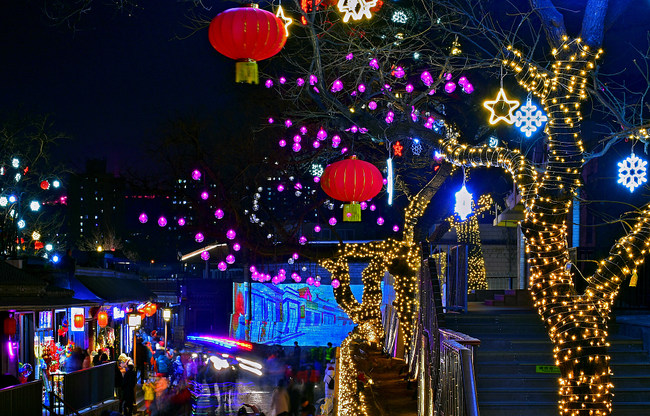 Strada veche din Moshikou, iluminată de Festivalul Lampioanelor