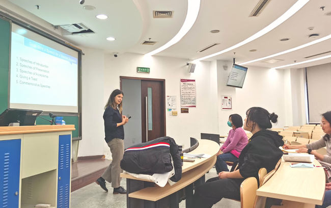 Tânără americană: Aș dori să construiesc o punte între tinerii din SUA și China Tânără americană: Aș dori să construiesc o punte între tinerii din SUA și China