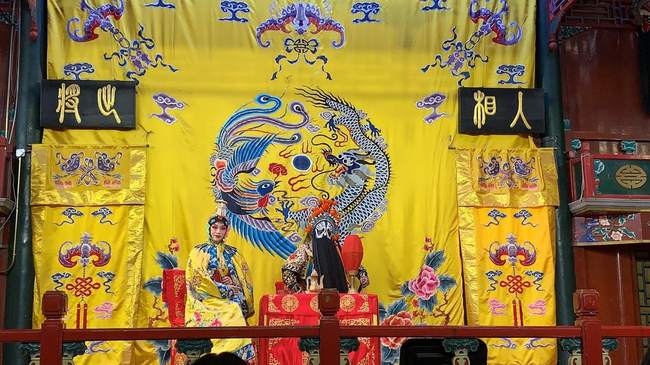 Modernitatea și tradiția se contopesc în Beijing Modernitatea și tradiția se contopesc în Beijing