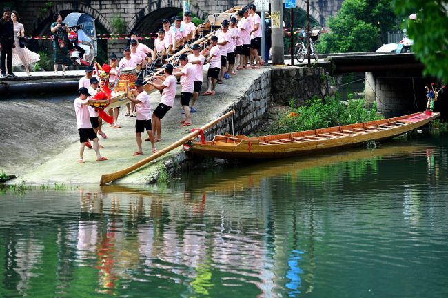 U Fuđijenu obeležen Festival zmajevih čamaca