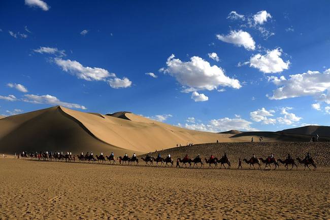 Vrhunac turističke sezone u Dunhuangu Vrhunac turističke sezone u Dunhuangu