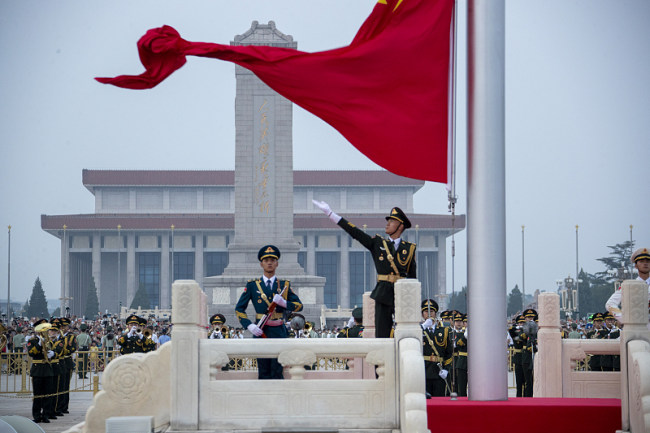 Ceremonija podizanja zastave povodom Dana osnivanja Kineske narodnooslobodilačke armije