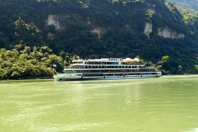 Električni brod za krstarenje na reci Jangce